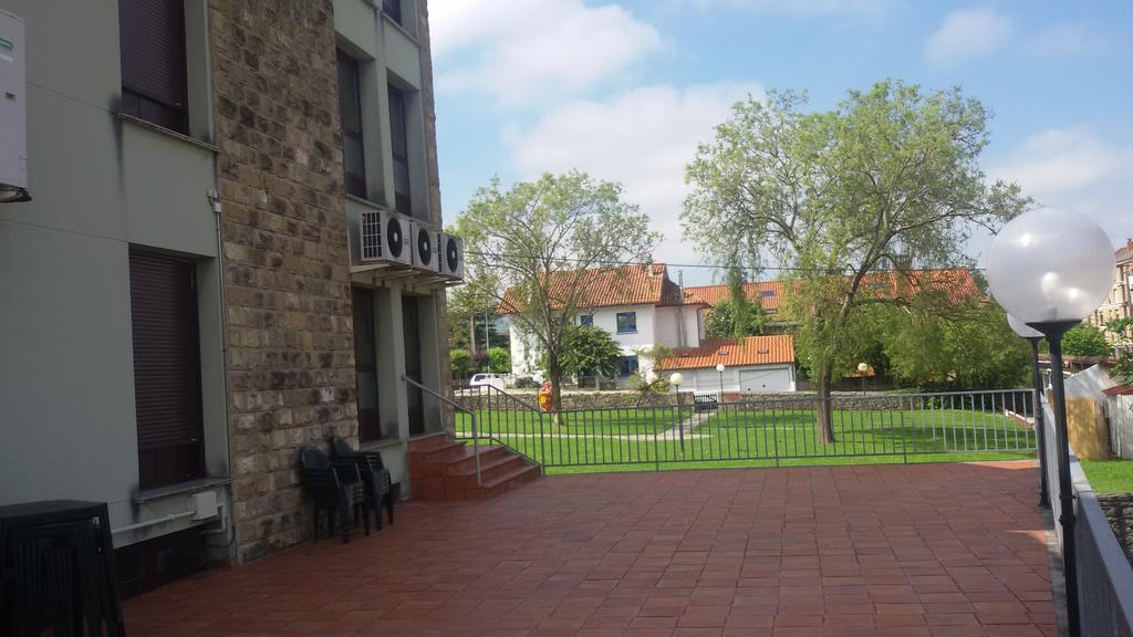 Hotel Alameda Villaviciosa  Exterior photo