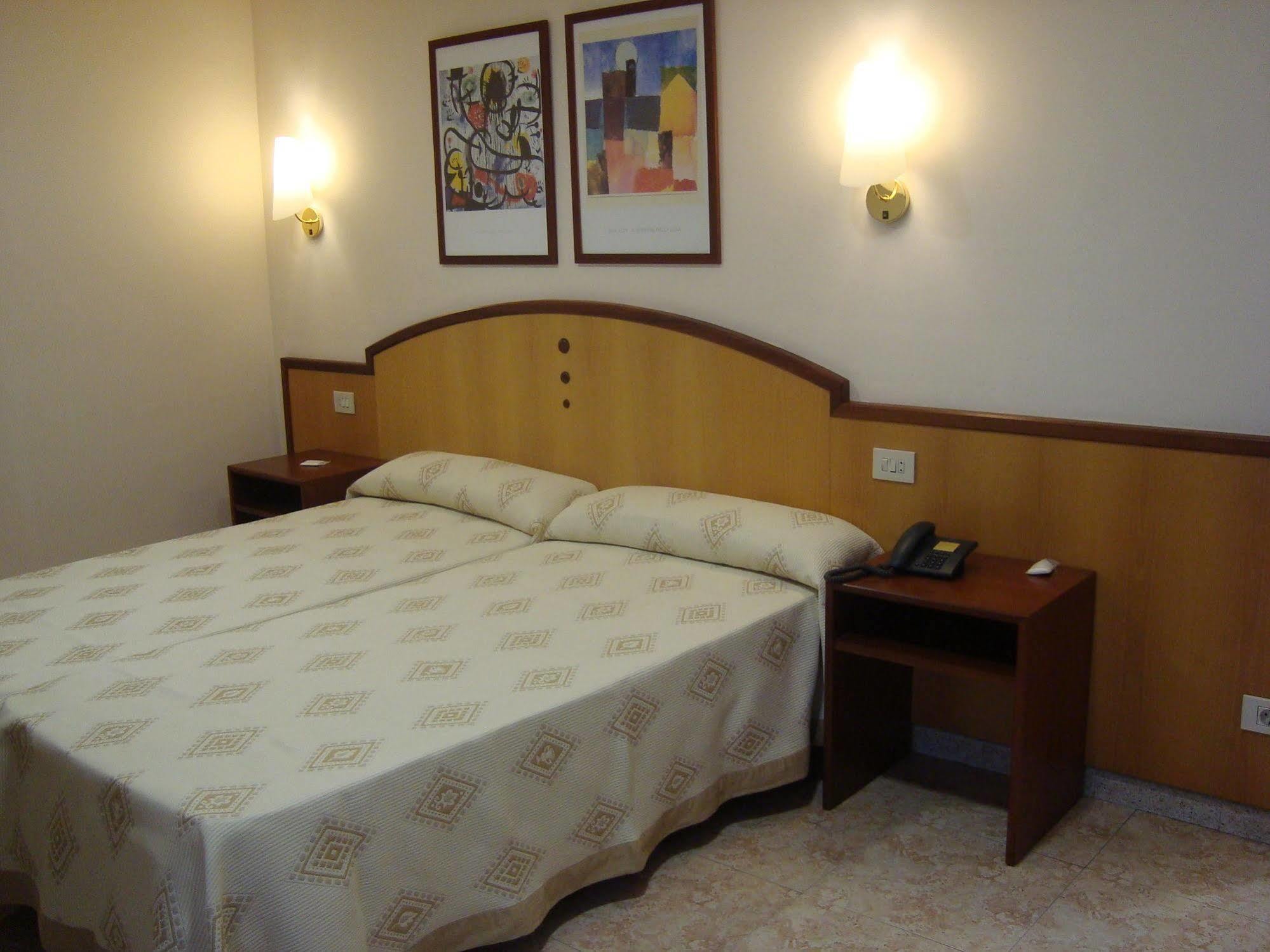 Hotel Alameda Villaviciosa  Exterior photo